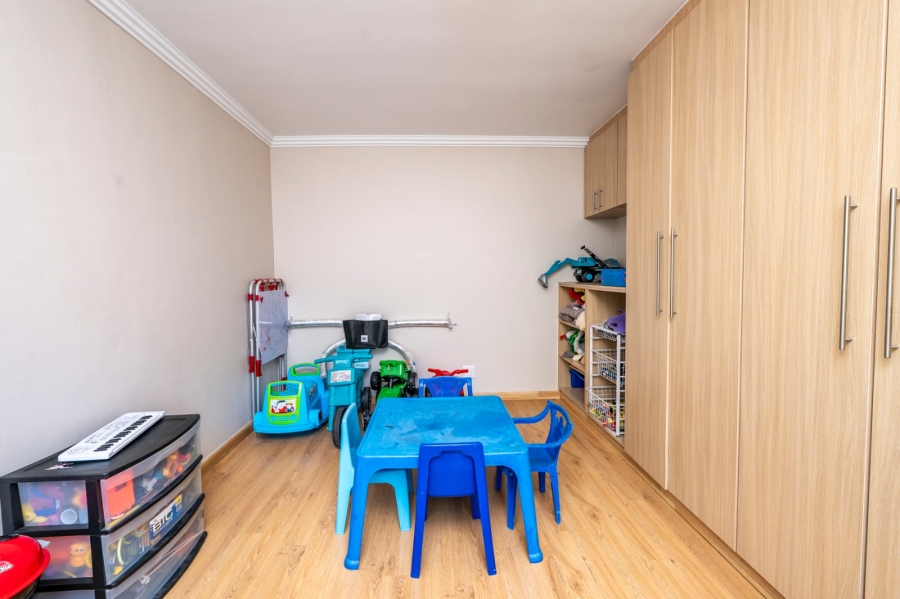 5 Bedroom Property for Sale in Eversdal Western Cape